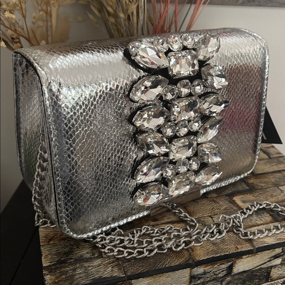 NWT INZI Silver Handbag Clutch Crystal Embellishments Chain Strap Snakeskin - Picture 13 of 14
